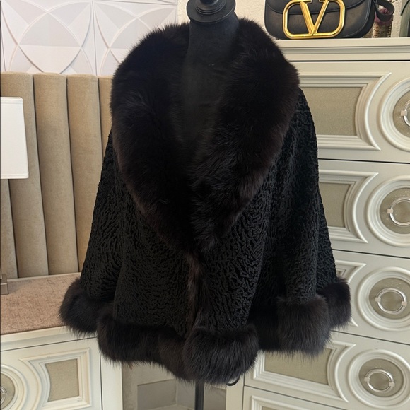 Fox fur trimmed cape large - Picture 3 of 11